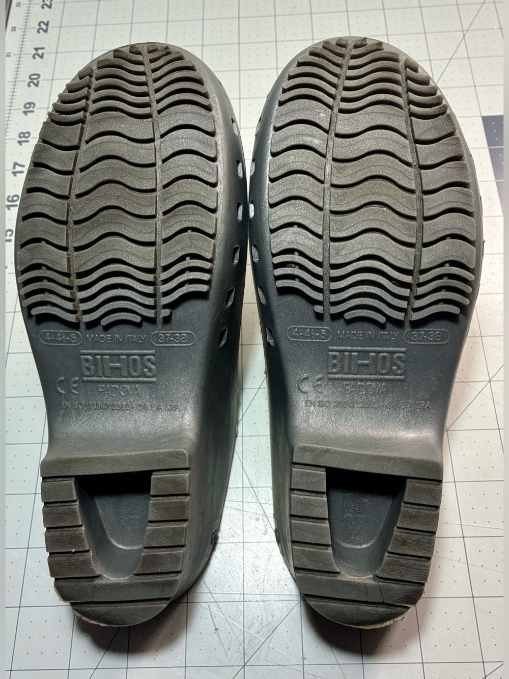 Calzuro Classic Clogs without Upper Holes in Metal Grey 37/38 - Picture 7 of 8